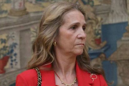 La Infanta Elena no pudo ver el homenaje a su padre 