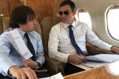 Pedro Sánchez en el Falcon.