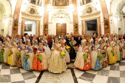 Las Falleras Mayores y sus Cortes de Honor n la Basílica de la Virgen de los Desamparados. FOTO: Alberto Saiz