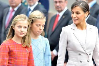 Las vacaciones de Doña Letizia y sus hijas, otra vez en el candelero.