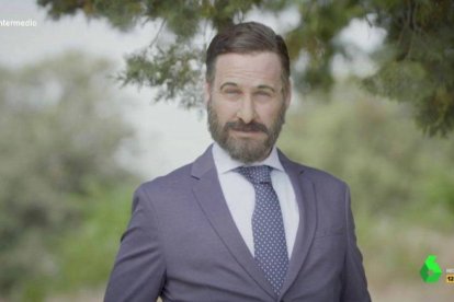 Joaquín Reyes, como Santiago Abascal.