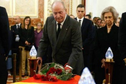 Don Juan Carlos y Doña Sofía acudieron juntos a la capilla ardiente de Alfredo Pérez Rubalcaba.