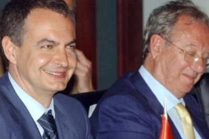 Zapatero y su exembajador en Venezuela, Raúl Morodo.