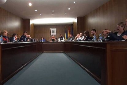 Imagen de una sesión plenaria en el Ayuntamiento de Teulada Moraira