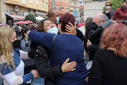 Los padres de Camila han recibido el respaldo de los vecinos de El Campelllo