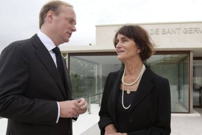 María Teresa de Borbón junto a su hermano.