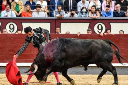 San Isidro 23ª. Los toros de Samuel Flores, un brindis y mucho valor