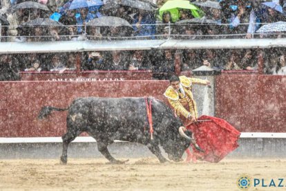 Toreando bajo la lluvia