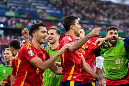 Los jugadores de la selección española celebran ante Alemania.