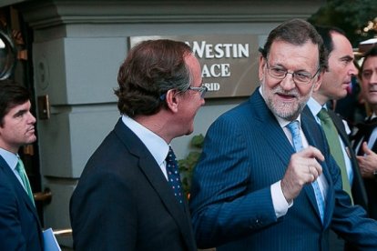 Rajoy, junto a su candidato a las elecciones vascas, Alfonso Alonso, este pasado miércoles.