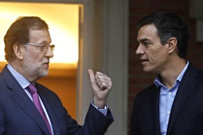 Rajoy y Sánchez, a las puertas de Moncloa