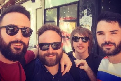 Los miembros de Supersubmarina en la primera foto que publican tras el accidente que sufrieron.