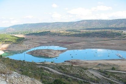 El lamentable estado de sequía que sufre el pantano de cabecera de Entrepeñas.