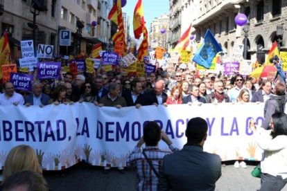 Una de las marchas convocadas en Cataluña en favor de la democracia y la convivencia y contra el procés.