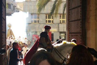 El Cantó recorre las calles de Elche el 29 de diciembre anunciado la Venida de la Virgen.