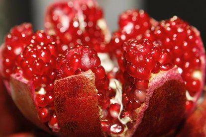 Granada: la bomba de antioxidantes que te mantiene joven por fuera y por dentro