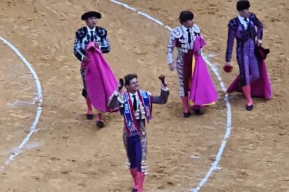 10ª San Isidro. El Juli celebra la victoria del Atleti cortando dos orejas