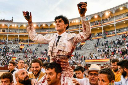 San Isidro 16ª. Alvaro Alarcón consigue abrir la Puerta Grande soñada