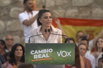 La candidata de Vox, Macarena Olona, en un mitin en Lucena.