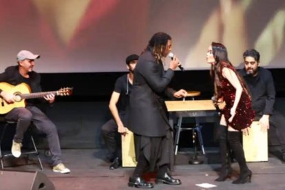 Los artistas Beatriz Luengo y Yotuel Romero en la Gala de presentación del spot de Turismo Costa del Sol.