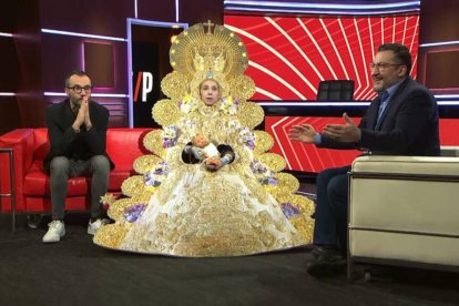 Imagen del programa de TV3 en el que se parodia a la Virgen del Rocío.