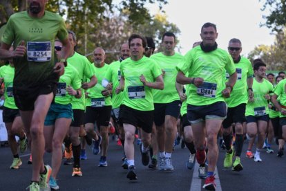 El alcalde de Madrid, José Luis Martínez Almeida, con el dorsal número 1, participa en la X Carrera Madrid en marcha por el Cáncer.