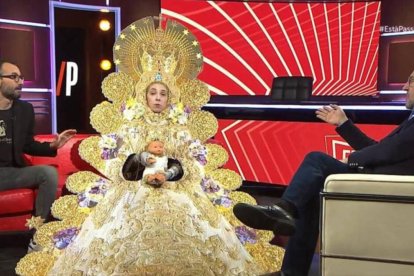 Momento de la parodia de TV3 sobre la Virgen del Rocío.