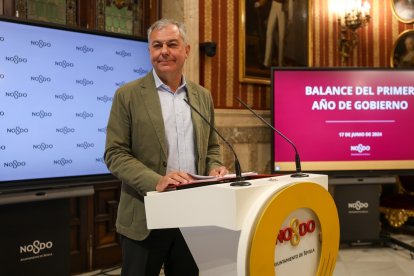 El alcalde de Sevilla, José Luis Sanz, en rueda de prensa.