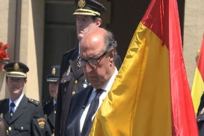 Germán López Iglesias, director general de la Policía Nacional, en un acto de entrega de la bandera a la Jefatura del País Vasco