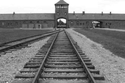 Entrada a Auschwitz, el campo en el que según Estrasburgo muchos judíos ardieron un poco a lo loco