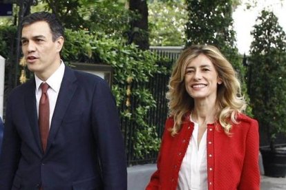 Pedro Sánchez y Begoña Gómez acudiendo a un acto.