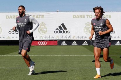 Benzema y Modric, en el primer entrenamiento de pretemporada del Real Madrid.