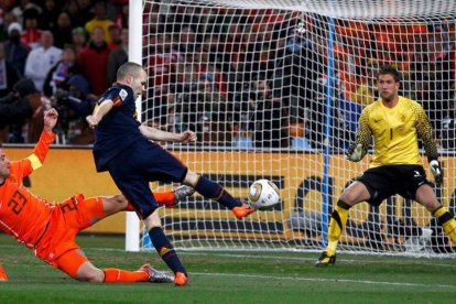 Andrés Iniesta, en el momento de marcar el gol que le dio a España su único Mundial.