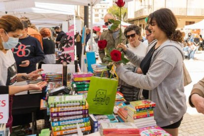 Miles de visitantes y éxito en ventas, “el mejor Sant Jordi” para los libreros