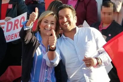 Ximo Coll y Carolina Vives durante un mitin del PSOE