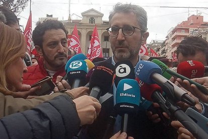 “Está en una importante reunión”, el conseller excusa la ausencia de Puig