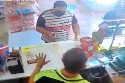 'Pillado' por atracar a punta de navaja dos veces la misma tienda