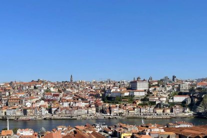 Vista de Oporto desde la terraza WOW