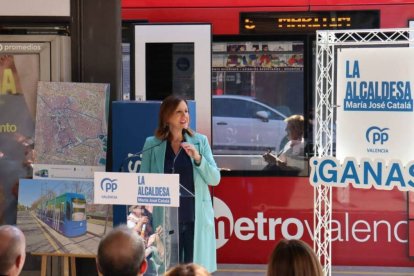 María José Catalá en un acto en la parada de metro de Tossal del Rei