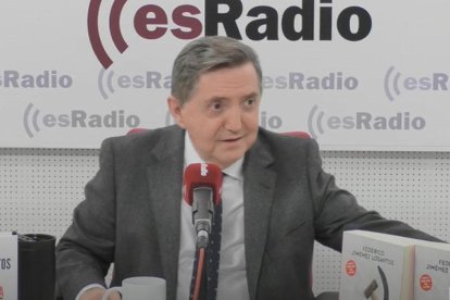 Federico Jiménez Losantos, en el estudio de EsRadio.