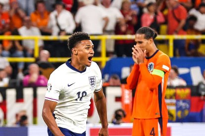 Watkins celebra el gol que mete a Inglaterra en la final