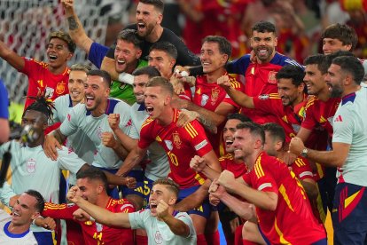 July 9, 2024, Munich, Germany, Germany: Spain's  players celebrats winning the match   during the Euro 2024 soccer match between Spain and France at the Munich Football Arena , Munich, Germany - Tuesday 09  july  2024. Sport - Soccer . (Photo by Spada/LaPresse),Image: 888604901, License: Rights-managed, Restrictions: * Bulgaria, Croatia, Czech Republic, France, Hungary, Italy, Romania, Slovak Republic, Serbia and Slovenia Rights Out *, Model Release: no, Credit line: Spada / Zuma Press / ContactoPhoto
Editorial licence valid only for Spain and 3 MONTHS from the date of the image, then delete it from your archive. For non-editorial and non-licensed use, please contact EUROPA PRESS.
09/7/2024 ONLY FOR USE IN SPAIN