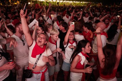 Celebración de la victoria de la selección española en Pamplona.