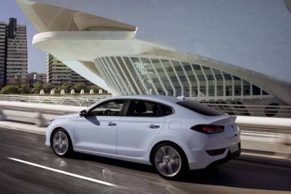 Hyundai recupera la tradición coupé con el i30 Fastback