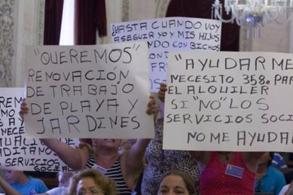 Las mujeres afectadas asistieron al último pleno del Ayuntamiento para pedir que se las escuche.