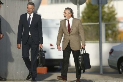 El presunto cabecilla de la Gurtel a su llegada al juicio en la Audiencia Nacional