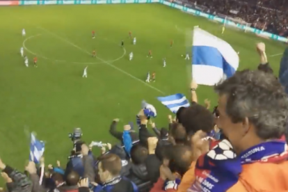 La acción fue denunciada por la afición albiazul.