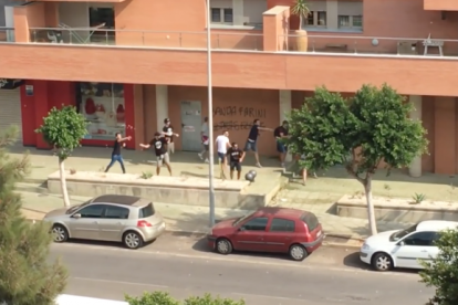 Batalla campal entre aficionados del Almería y el Levante.