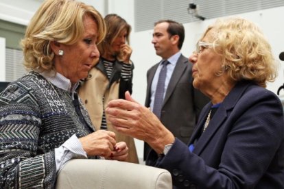 Esperanza Aguirre conversa con Manuela Carmena