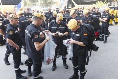 Efectivos de la Unidad Militar de Emergencias, a su llegada a Chile.